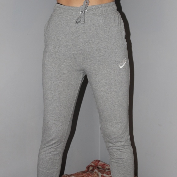 nike sweatpants me